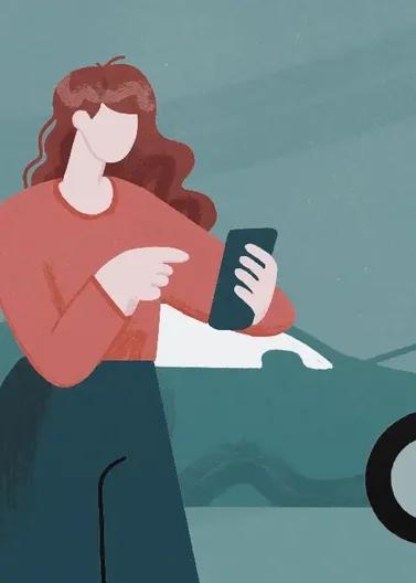 mujer-usando-celular-junto-a-auto